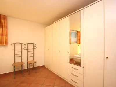 großer Kleiderschrank