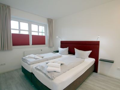 Schlafzimmer 1 mit Doppelbett