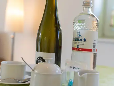 Den Wein, welchen wir bei Ihrer Ankunft für Sie bereit halten, finden Sie ebenso im Weinhaus am Meer.