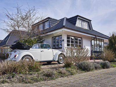 Die Wohnung liegt im Erdgeschoss und im Souterrain.