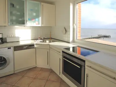 Moderne Küche mit Meerblick