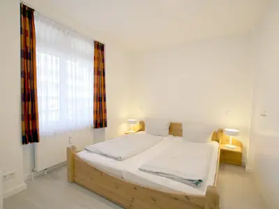 Schlafzimmer mit Doppelbett