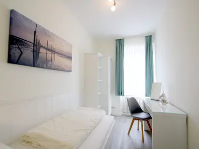 Schlafzimmer 1