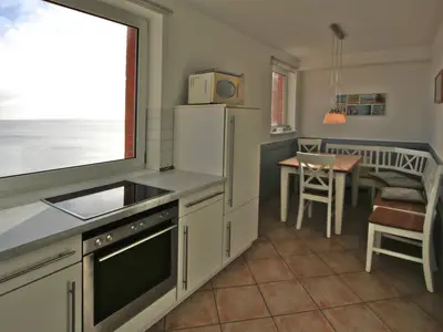 Moderne Küche mit Halligblick
