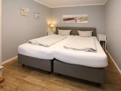 Schlafzimmer mit Doppelbett