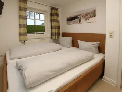 Schlafzimmer mit Doppelbett