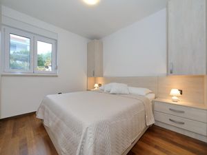 23972861-Ferienwohnung-5-Zadar-300x225-4