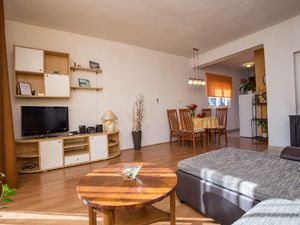 22449045-Ferienwohnung-4-Zadar-300x225-4