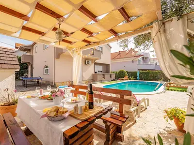 Ferienwohnung für 6 Personen (120 m²) in Zadar 1/10