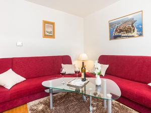 23034051-Ferienwohnung-4-Zadar-300x225-5