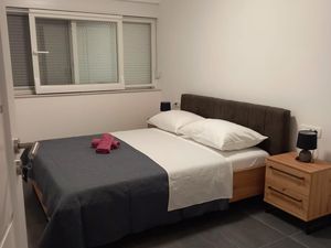 23956313-Ferienwohnung-8-Zadar-300x225-2