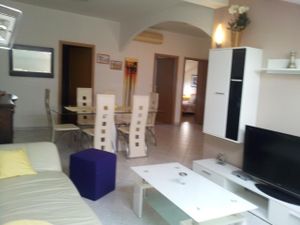 18700367-Ferienwohnung-6-Zadar-300x225-2