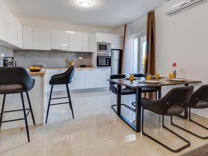 23755380-Ferienwohnung-4-Zadar-300x225-1