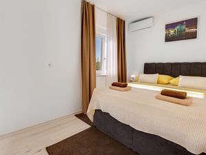 23755380-Ferienwohnung-4-Zadar-300x225-5