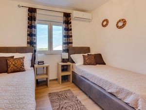 23160371-Ferienwohnung-4-Zadar-300x225-4