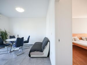 23578947-Ferienwohnung-4-Zadar-300x225-1