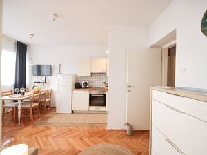 23568436-Ferienwohnung-2-Zadar-300x225-3