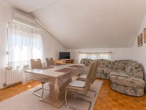 23731632-Ferienwohnung-4-Zadar-300x225-1