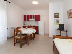 23731670-Ferienwohnung-2-Zadar-300x225-3