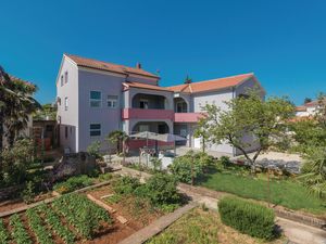 23731649-Ferienwohnung-2-Zadar-300x225-3