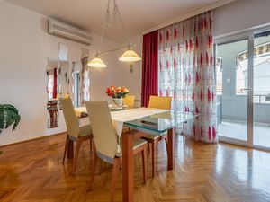 23727276-Ferienwohnung-4-Zadar-300x225-3