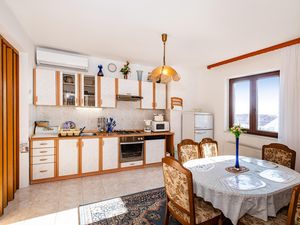 23737403-Ferienwohnung-6-Zadar-300x225-2