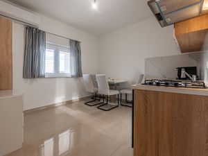 23759700-Ferienwohnung-2-Zadar-300x225-2