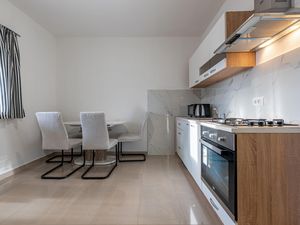 23759700-Ferienwohnung-2-Zadar-300x225-3