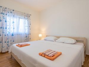 23759700-Ferienwohnung-2-Zadar-300x225-5