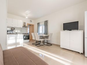 23759703-Ferienwohnung-2-Zadar-300x225-3