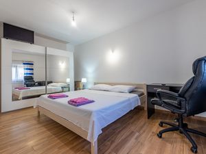 23759703-Ferienwohnung-2-Zadar-300x225-5