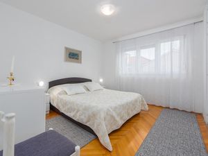 23763724-Ferienwohnung-4-Zadar-300x225-5