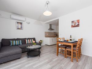 23763968-Ferienwohnung-6-Zadar-300x225-4