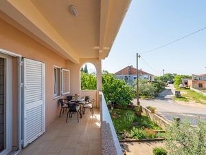 23764608-Ferienwohnung-6-Zadar-300x225-0