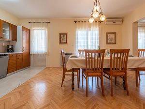 23764608-Ferienwohnung-6-Zadar-300x225-4