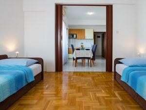 18323674-Ferienwohnung-4-Zadar-300x225-2