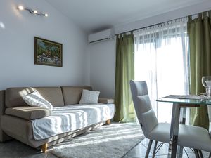 18323409-Ferienwohnung-6-Zadar-300x225-1