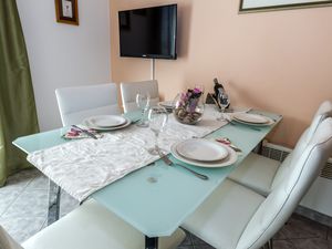 18323409-Ferienwohnung-6-Zadar-300x225-3