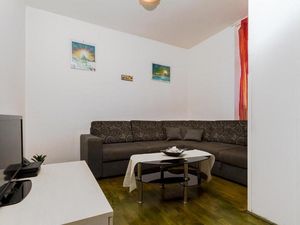 19126654-Ferienwohnung-7-Zadar-300x225-1