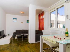 19126654-Ferienwohnung-7-Zadar-300x225-3