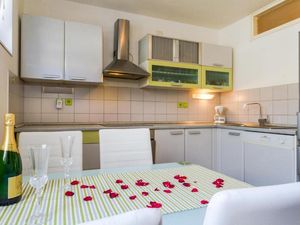 19126654-Ferienwohnung-7-Zadar-300x225-5