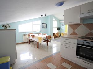 19128096-Ferienwohnung-5-Zadar-300x225-4