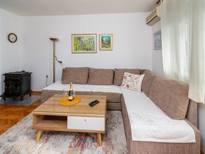 23389148-Ferienwohnung-4-Zadar-300x225-3