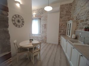 23689856-Ferienwohnung-2-Zadar-300x225-4