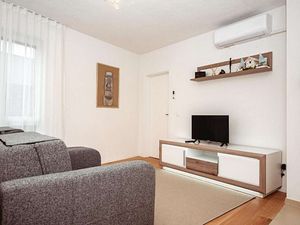 23978005-Ferienwohnung-4-Zadar-300x225-1