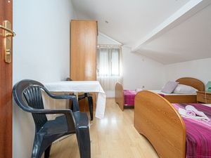 23988288-Ferienwohnung-2-Zadar-300x225-1