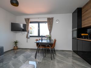 24014718-Ferienwohnung-3-Zadar-300x225-2