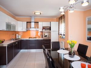 23933700-Ferienwohnung-7-Zadar-300x225-5