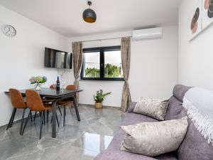 24014713-Ferienwohnung-2-Zadar-300x225-1