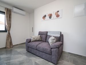 24014713-Ferienwohnung-2-Zadar-300x225-2